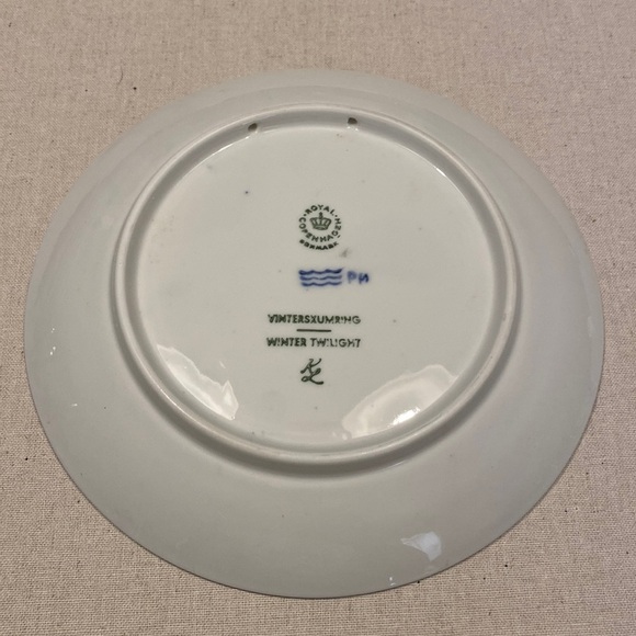 1974 Royal Copenhagen Christmas plate - Picture 2 of 2